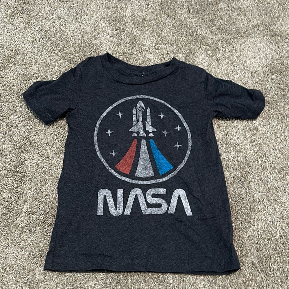 Boys tshirt size 5